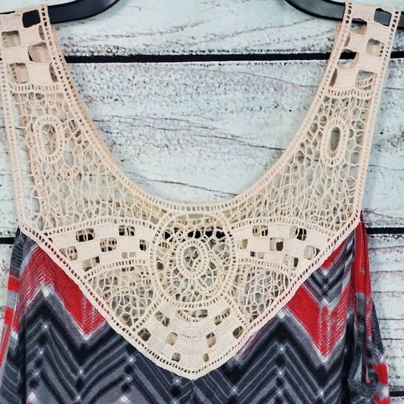 Vanity Small Red/Gray Lsce Sleeveless Top Shell - Picture 5 of 10